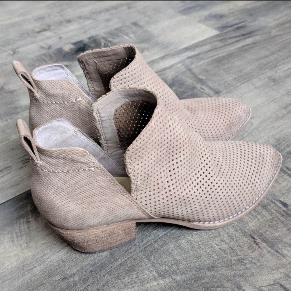 Dolce Vita Booties sz 7
